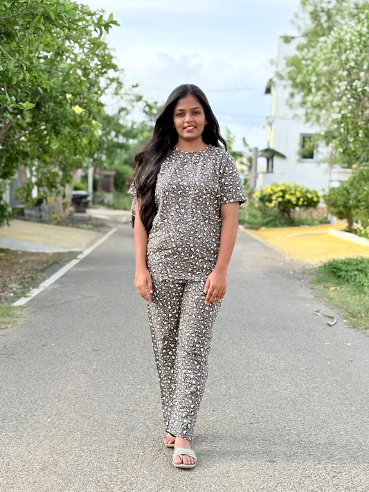 Greyish heart Leopard lounge set